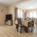 Apartment Flores Luxury