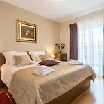 Apartment Flores Luxury *