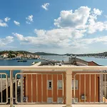 Apartment Flores Luxury