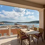 Flores Luxury Apartment