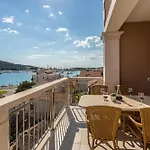 Flores Luxury Apartment *
