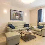 Flores Luxury Apartment