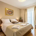 Flores Luxury