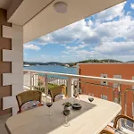 Apartment Flores Luxury