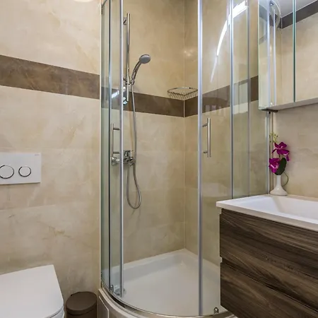 Flores Luxury Apartman Rogoznica