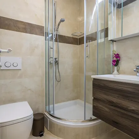 Flores Luxury Suites