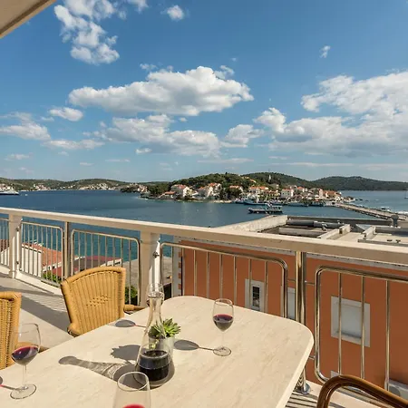 Flores Luxury Suites