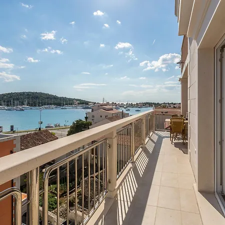 Apartman Flores Luxury Rogoznica