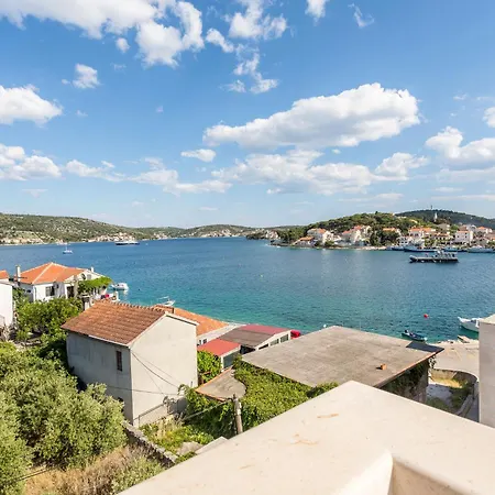 Flores Luxury Suites Apartman *