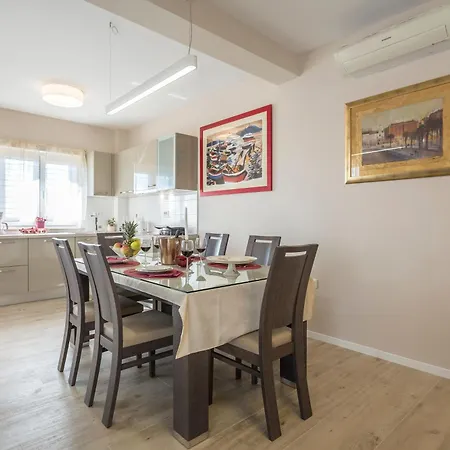 Apartman Flores Luxury Rogoznica