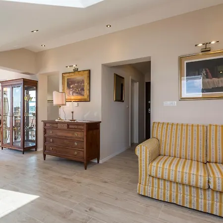 Apartman Flores Luxury Suites *