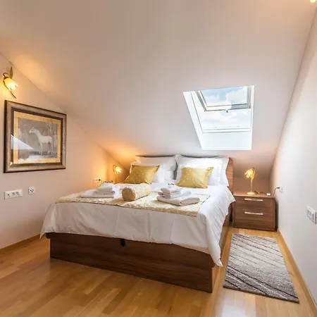 Flores Luxury Suites Apartman