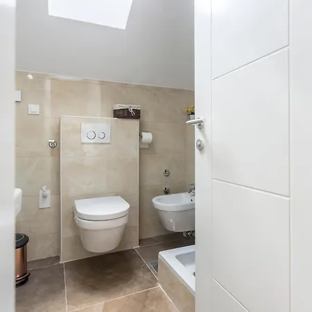 Flores Luxury Suites Apartman *