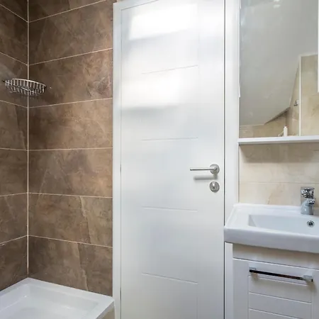 Flores Luxury Suites