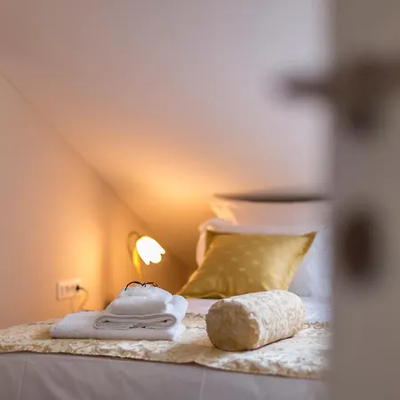 Flores Luxury Apartman Rogoznica