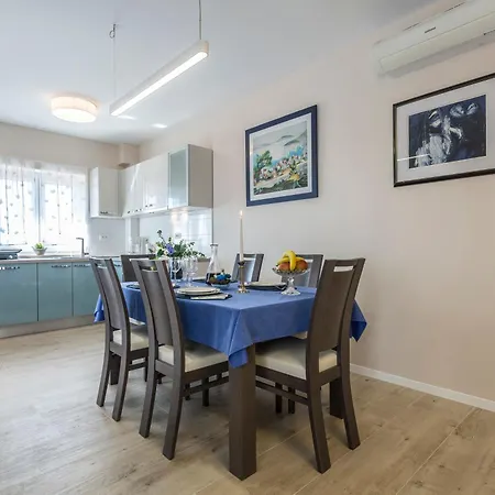 Apartman Flores Luxury Suites *