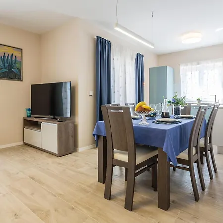 Apartman Flores Luxury Rogoznica