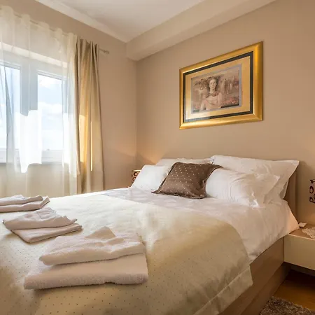 Flores Luxury Suites *