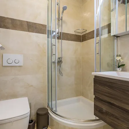 Flores Luxury Apartman Rogoznica