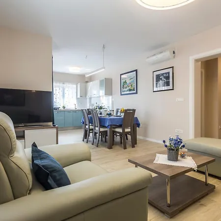 Flores Luxury Suites *