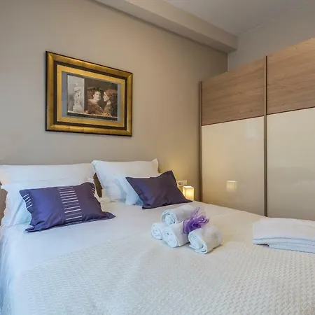 Flores Luxury Suites * 罗戈兹尼察