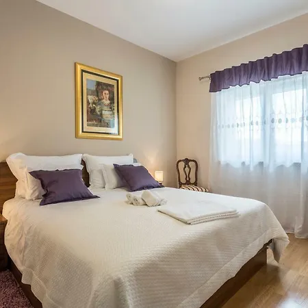 Flores Luxury Suites 罗戈兹尼察