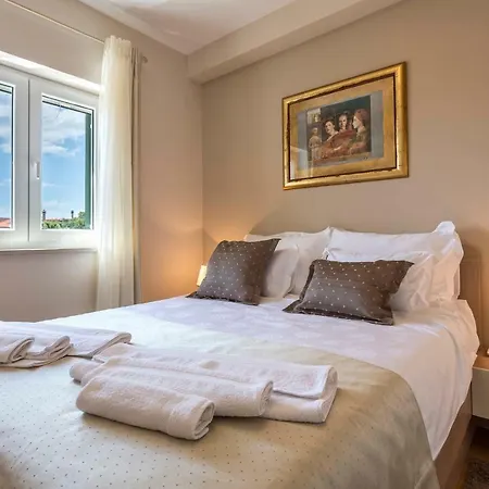 Flores Luxury Suites 罗戈兹尼察