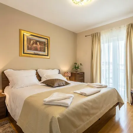 Flores Apartmán *