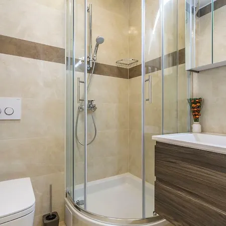 Flores Luxury Suites *