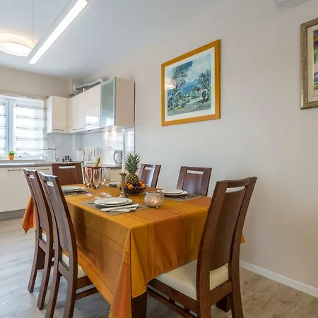 Flores Luxury Suites 公寓 罗戈兹尼察