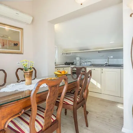 Flores Luxury Suites