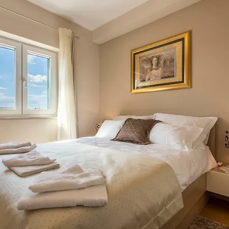 Flores Luxury Suites 公寓 罗戈兹尼察