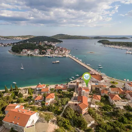 Flores Luxury Suites 公寓