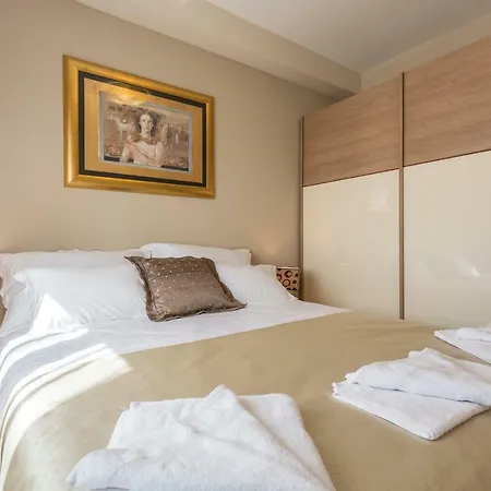 公寓 Flores Luxury Suites 罗戈兹尼察