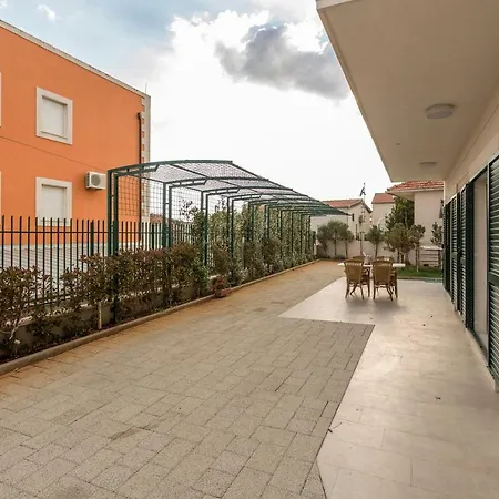 Flores Luxury Suites