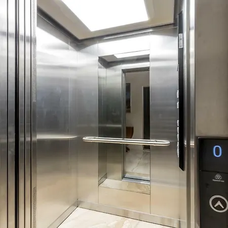 Flores Luxury Suites 公寓 *