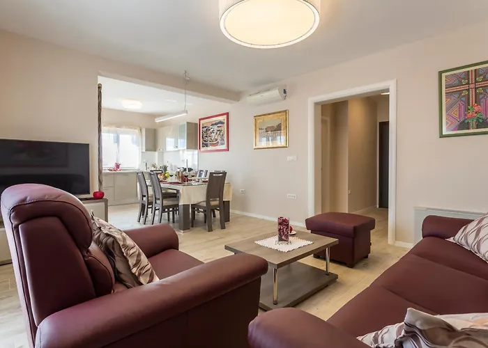 Flores Luxury Suites *