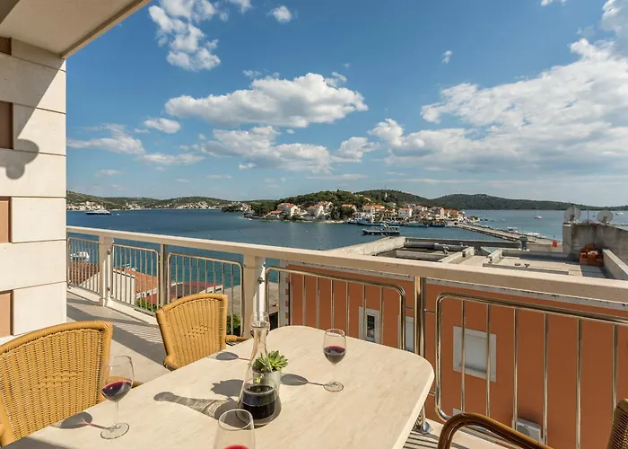 Flores Luxury Suites