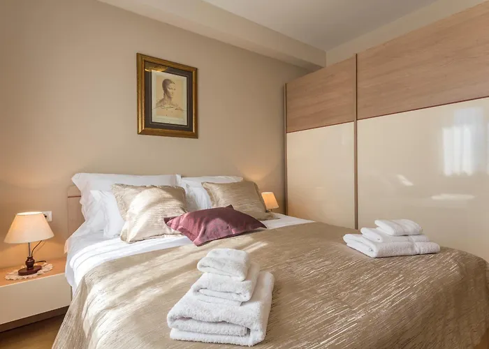 Flores Luxury * Rogoznica (Sibenik-Knin)