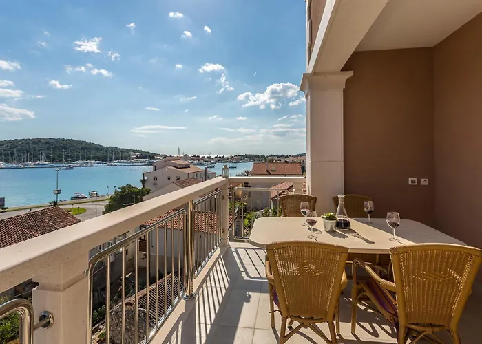 Flores Luxury Apartment *