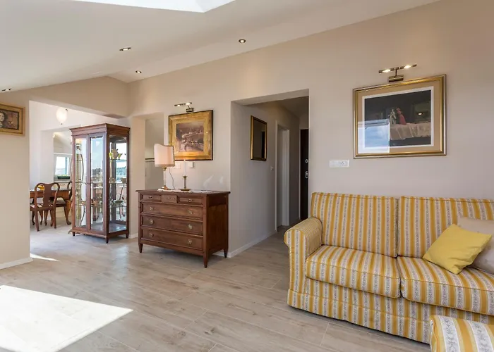 Apartment Flores Luxury *