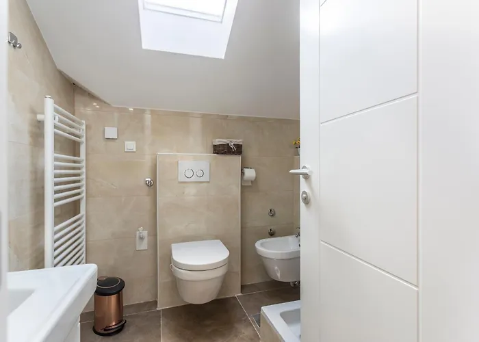 Flores Luxury Suites *