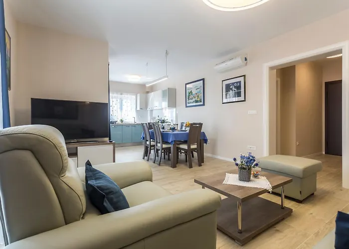 Flores Luxury Suites *