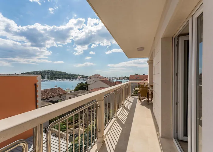 Flores Luxury Apartment *