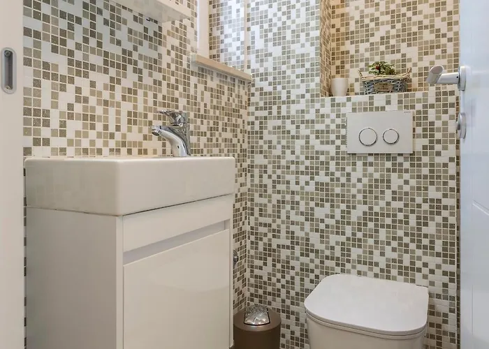 Flores Luxury Suites *